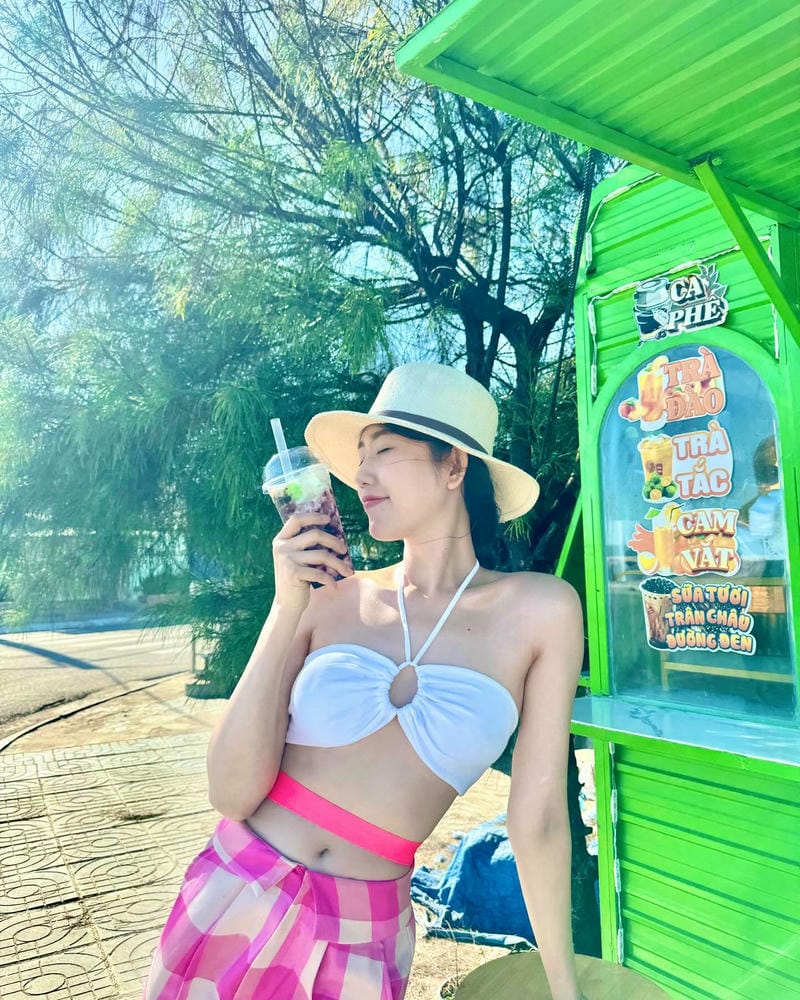 thúy ngân bikini 25