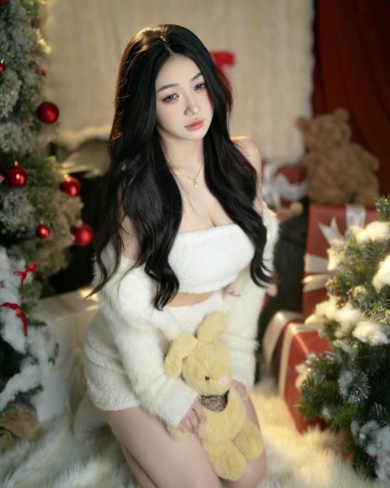 trần hà linh bikini 12