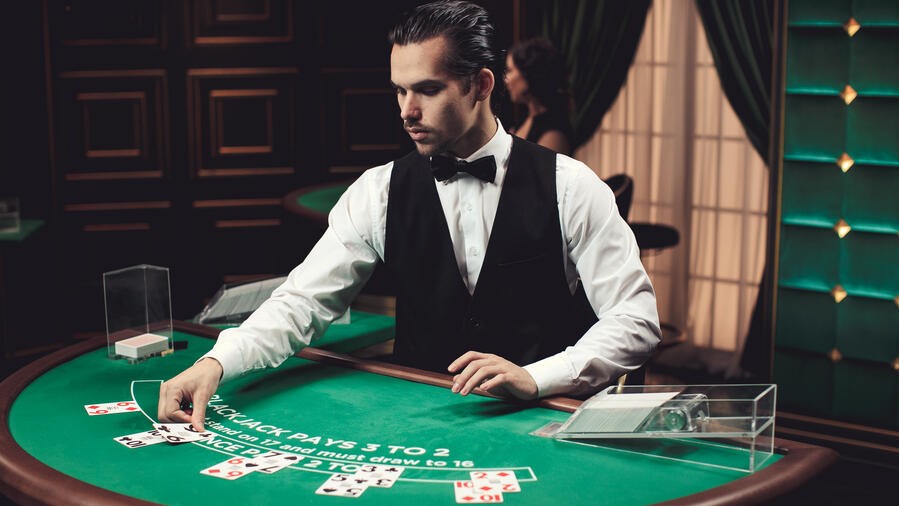 Blackjack trực tuyến trải nghiệm dealer quyến rũ