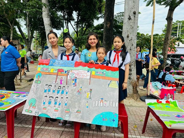 tranh vẽ an toàn giao thông đạt giải nhất 13