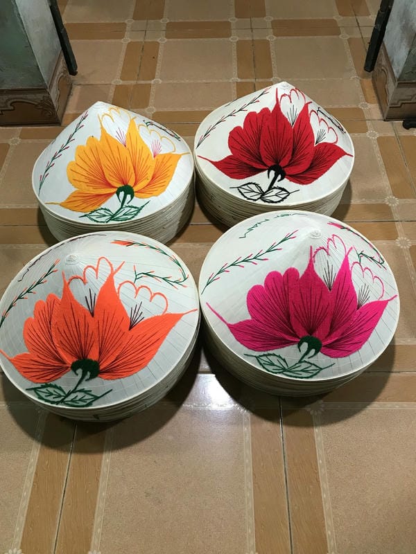 tranh vẽ nón lá 11