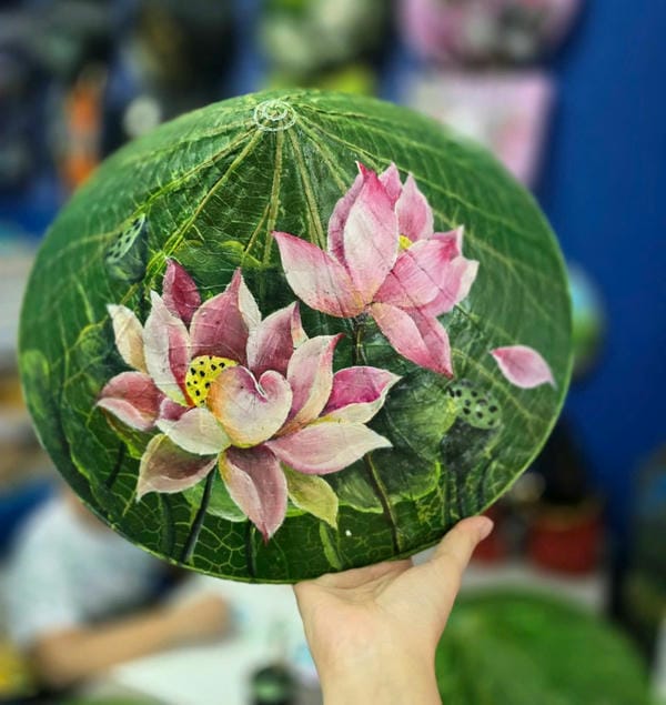 tranh vẽ nón lá 13