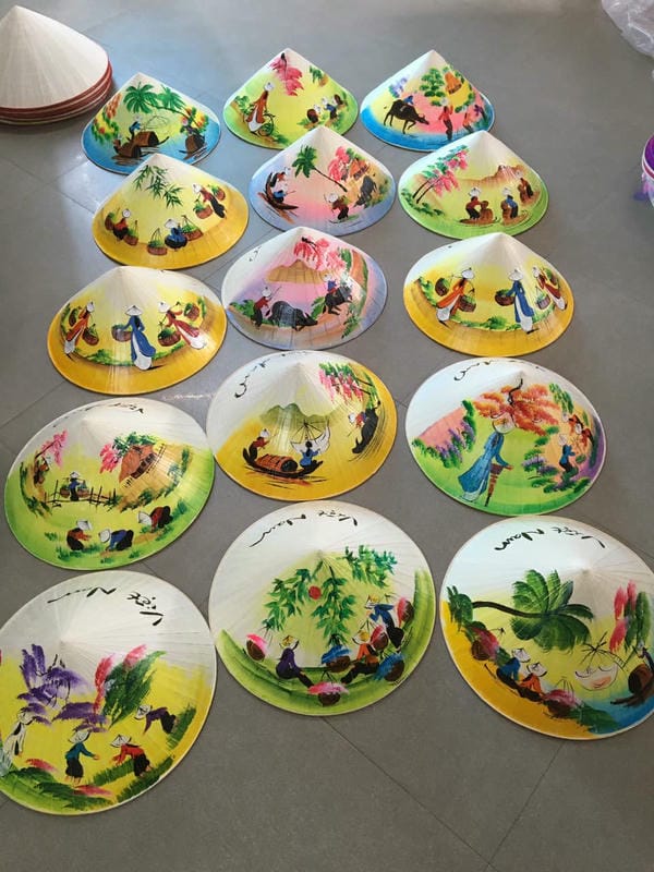 tranh vẽ nón lá 7