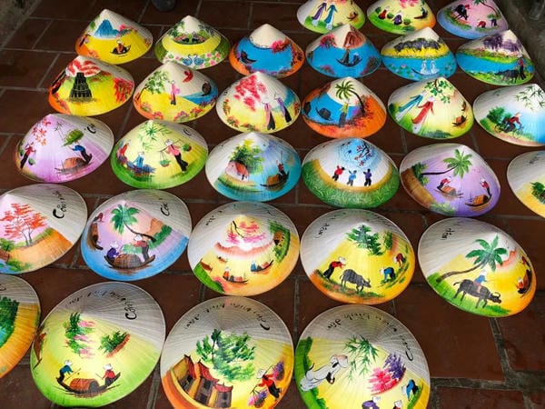 tranh vẽ nón lá 8