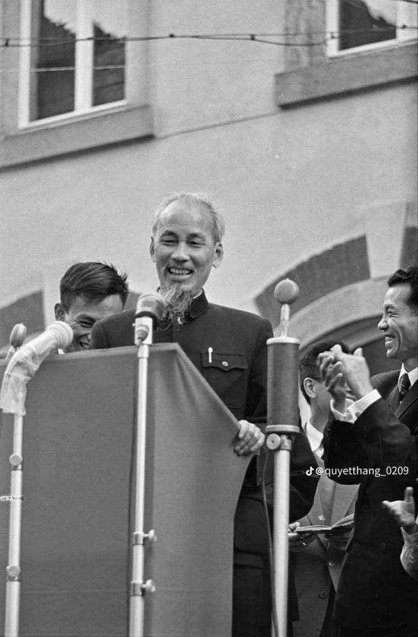 ảnh bác hồ đen trắng 10