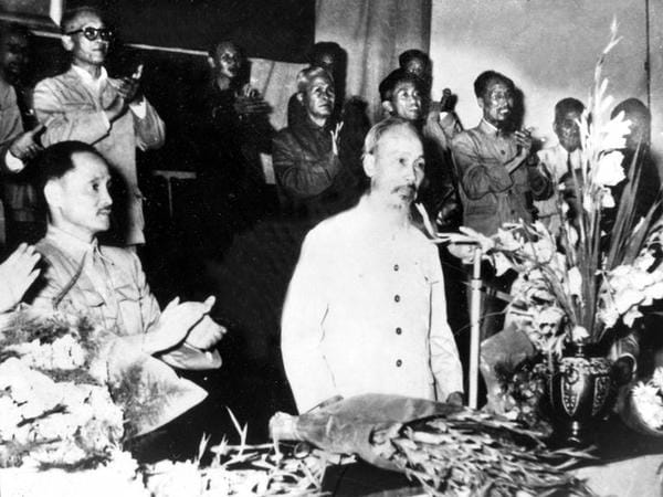 ảnh bác hồ đen trắng 23