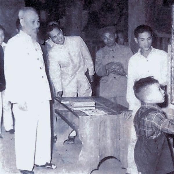 ảnh bác hồ đen trắng 29