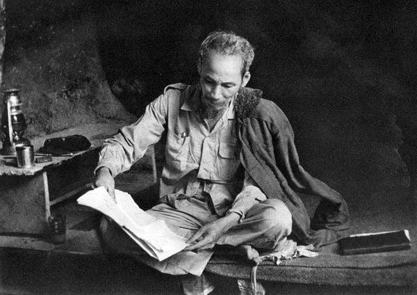 ảnh bác hồ đen trắng 5