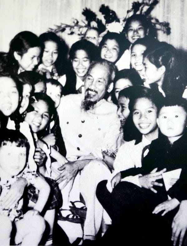 ảnh bác hồ đen trắng 7