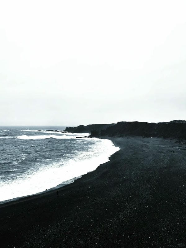 ảnh biển đen trắng 10