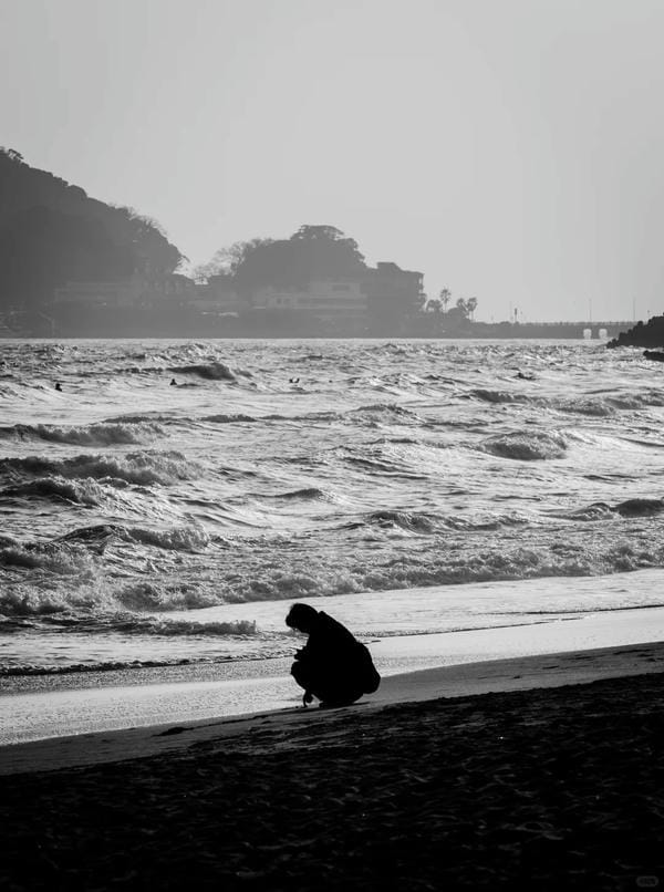 ảnh biển đen trắng 17