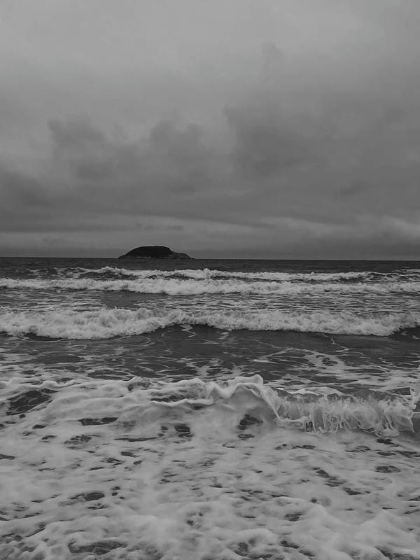 ảnh biển đen trắng 18