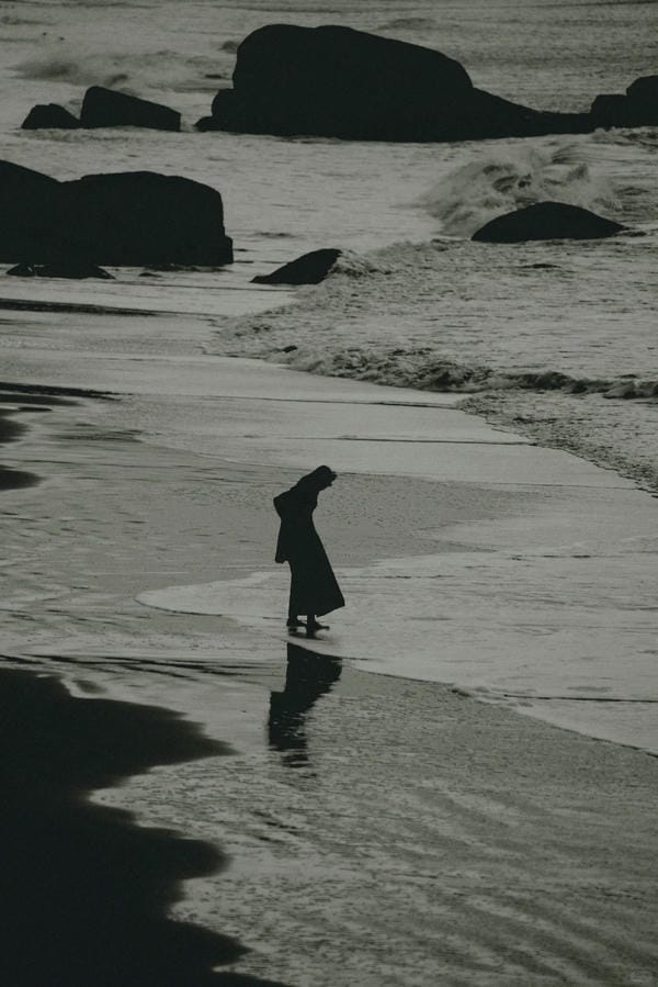 ảnh biển đen trắng 20