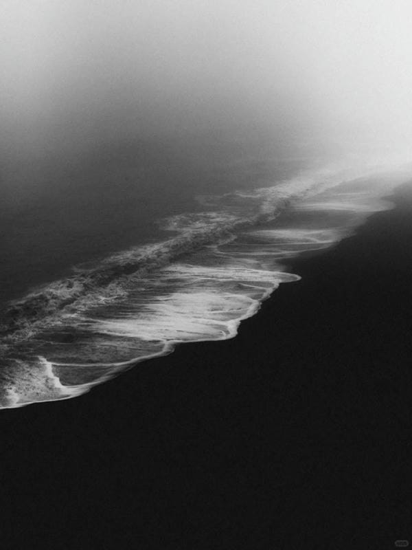 ảnh biển đen trắng 28