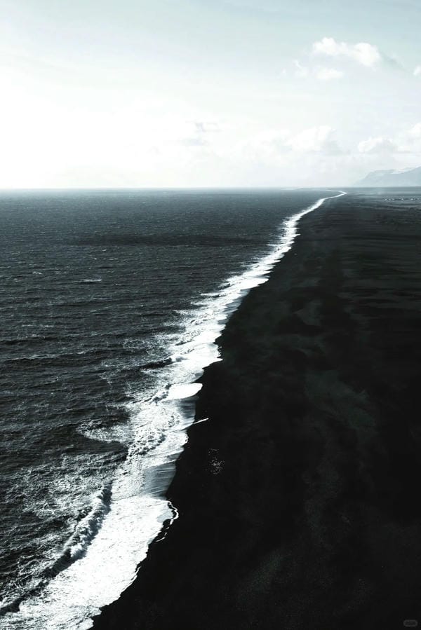 ảnh biển đen trắng 7