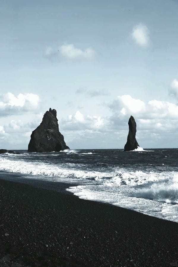 ảnh biển đen trắng 8