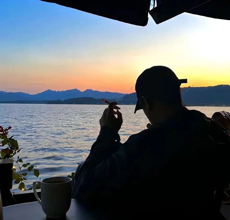 ảnh con trai buồn 7