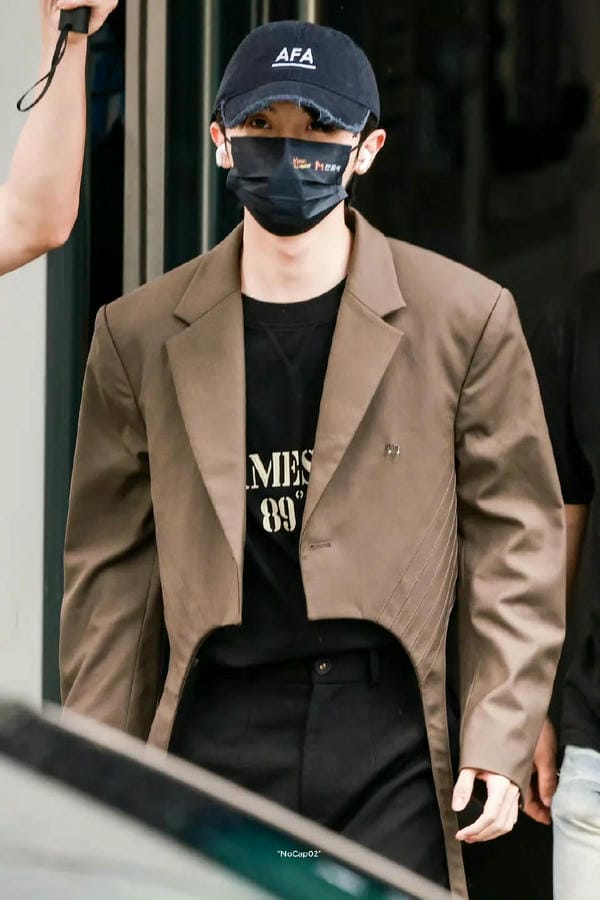 ảnh con trai đeo khẩu trang đen 1