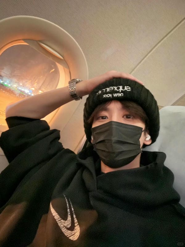 ảnh con trai đeo khẩu trang đen 15