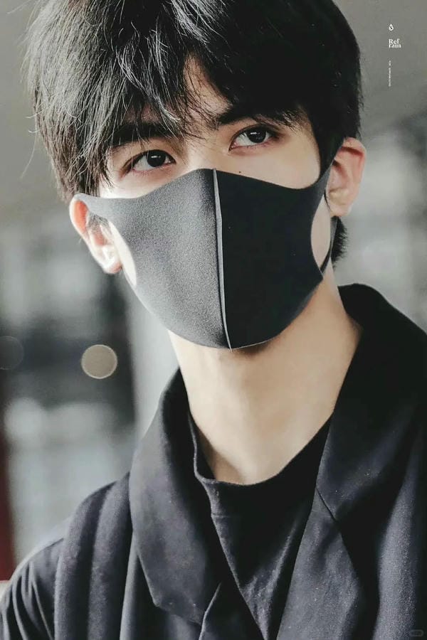 ảnh con trai đeo khẩu trang đen 18