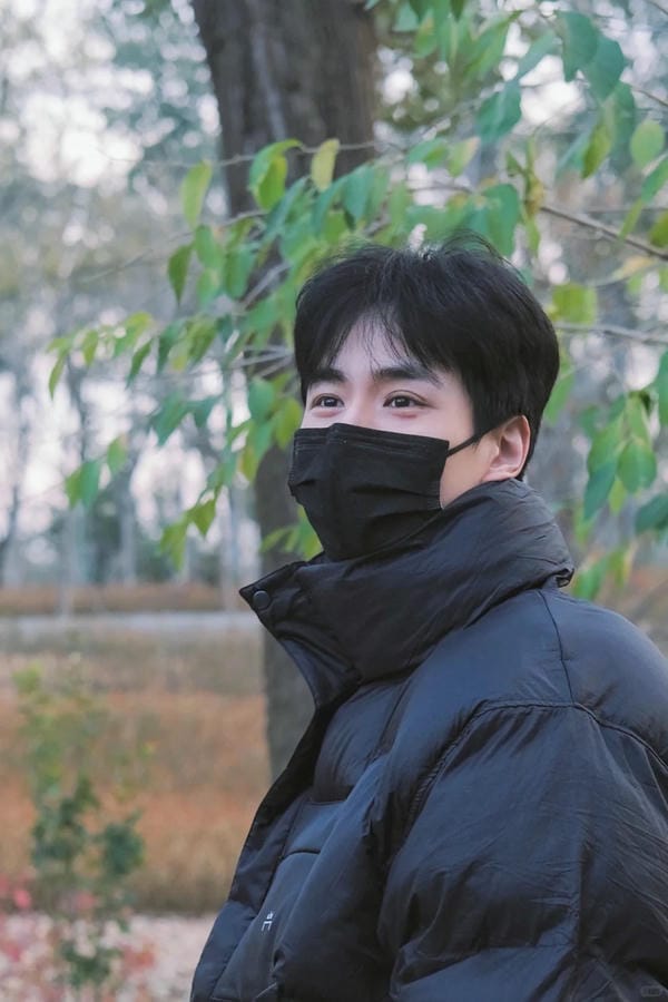 ảnh con trai đeo khẩu trang đen 20