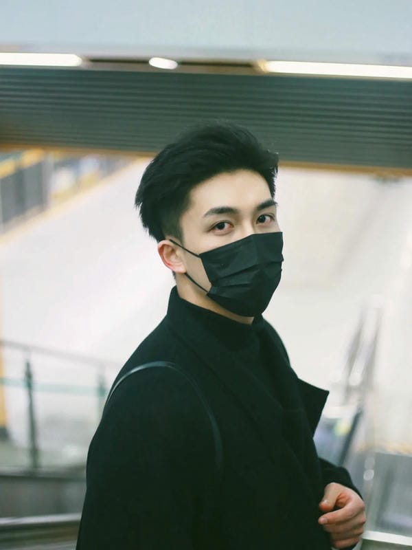 ảnh con trai đeo khẩu trang đen 22