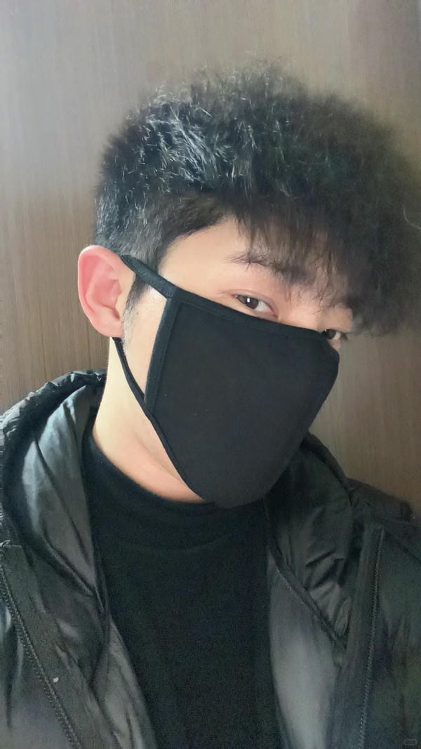 ảnh con trai đeo khẩu trang đen 30