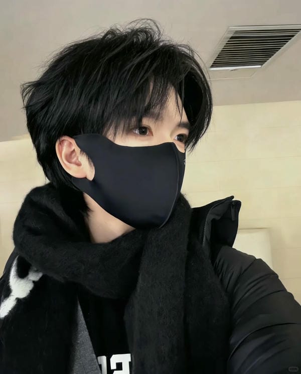 ảnh con trai đeo khẩu trang đen 4
