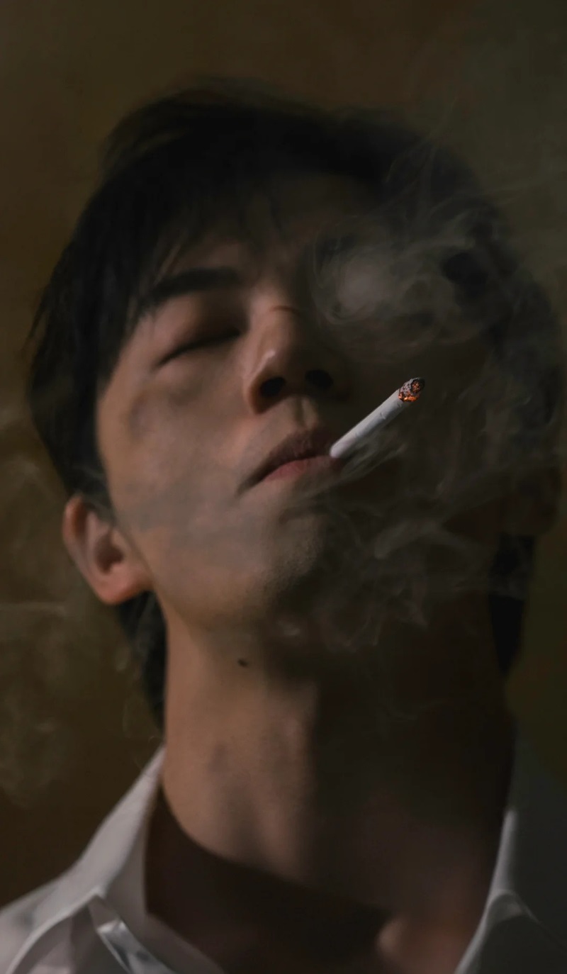 ảnh buồn hút thuốc