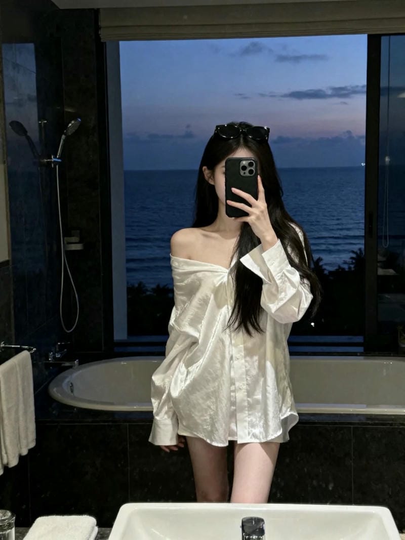 ảnh chụp trước gương che mặt nữ 13