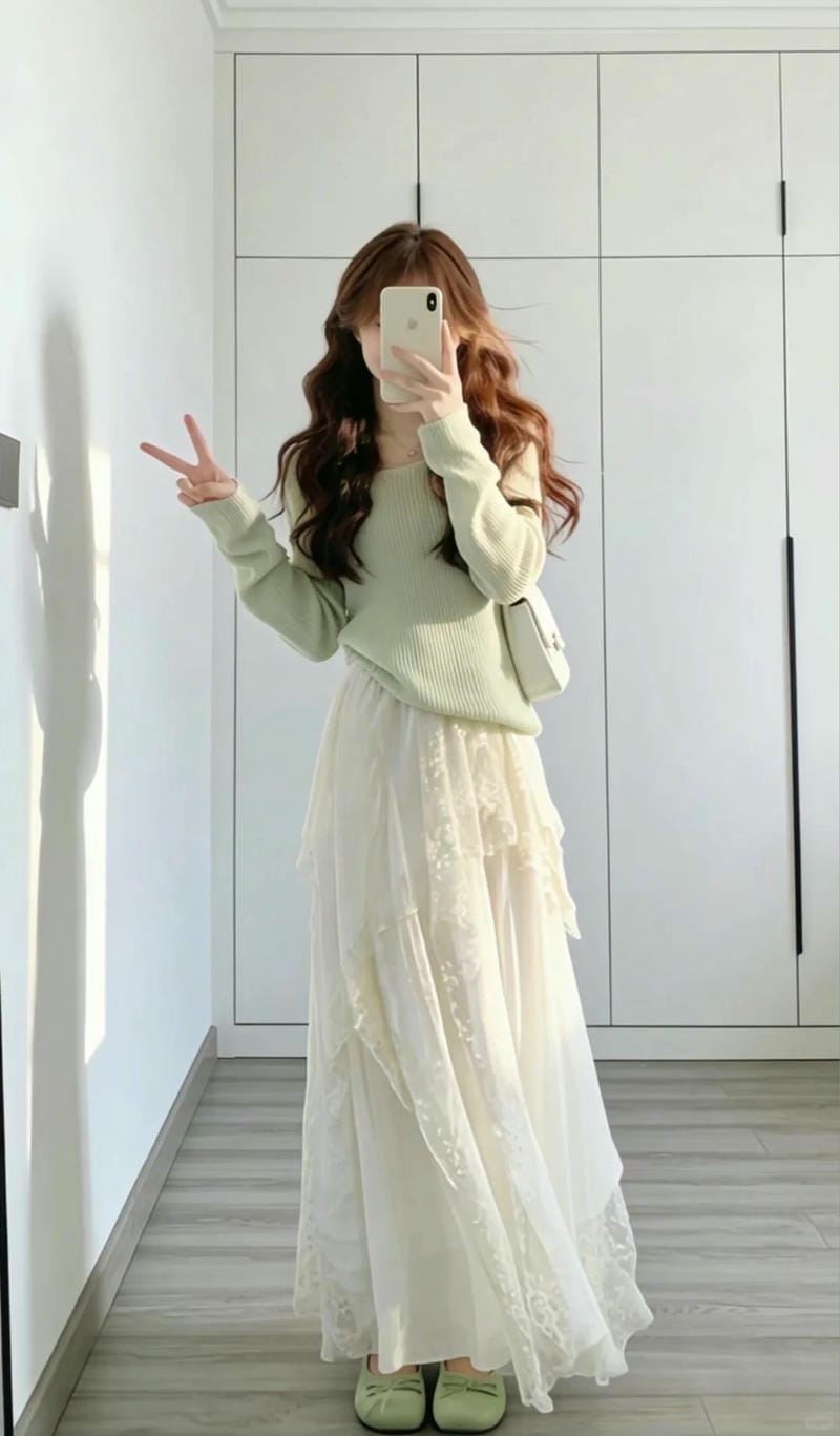 ảnh chụp trước gương che mặt nữ 14