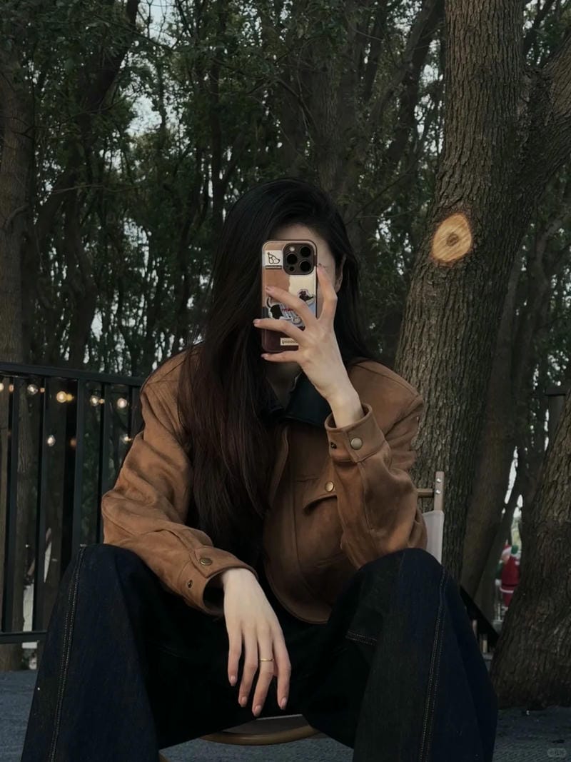 ảnh chụp trước gương che mặt nữ 16