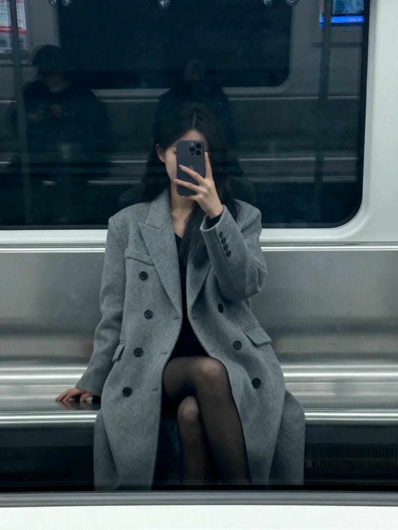 ảnh chụp trước gương che mặt nữ 18