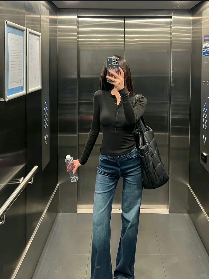 ảnh chụp trước gương che mặt nữ 2