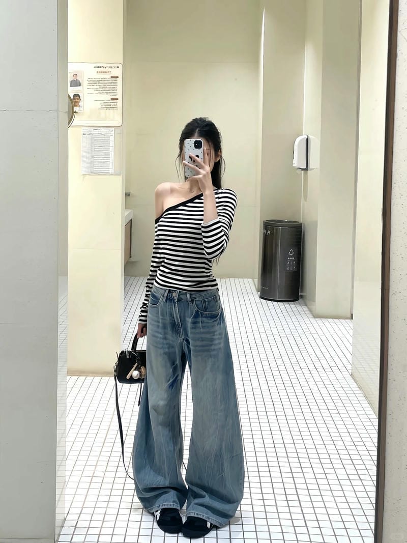 ảnh chụp trước gương che mặt nữ 20