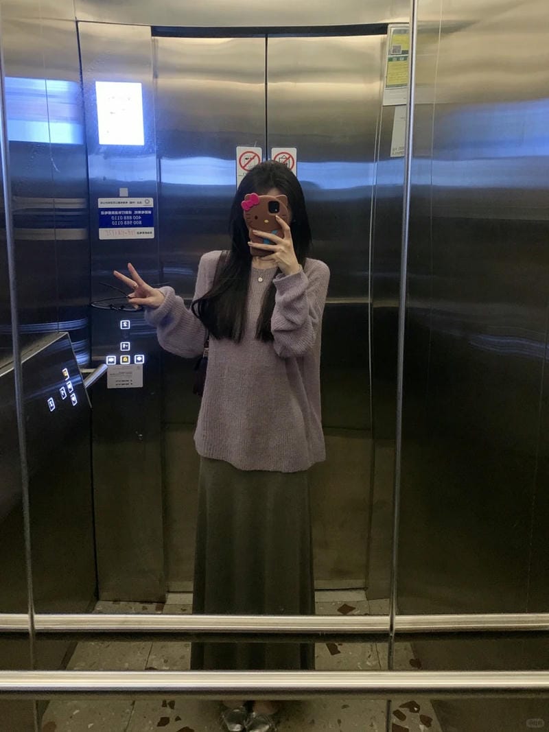 ảnh chụp trước gương che mặt nữ 25