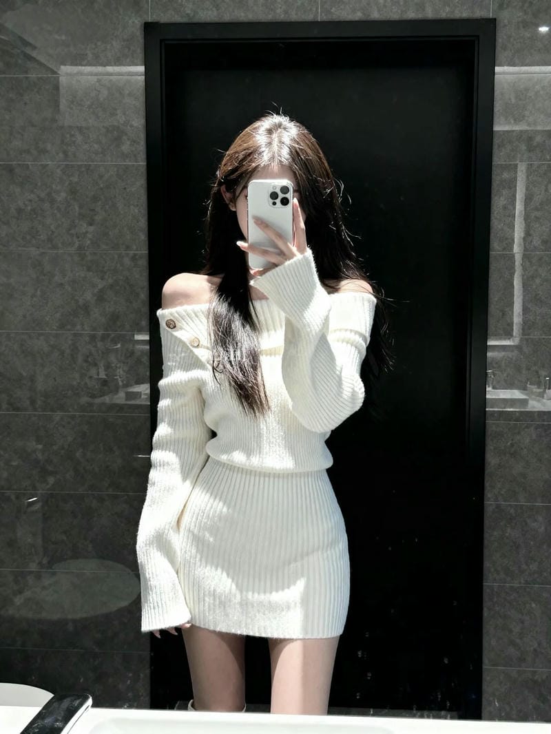 ảnh chụp trước gương che mặt nữ 4