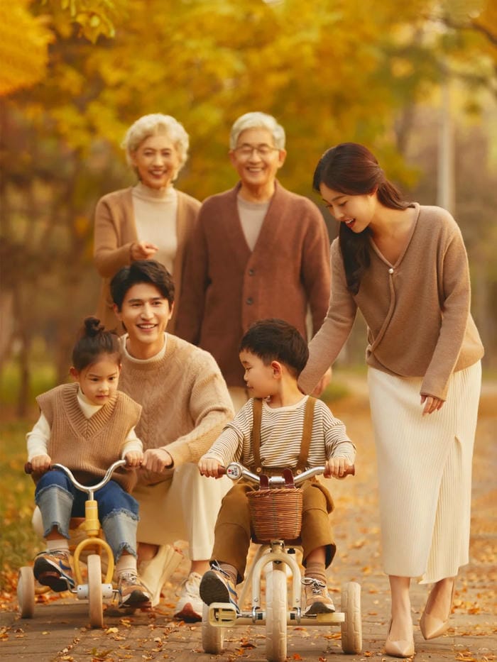 ảnh gia đình hạnh phúc 4 nguoi