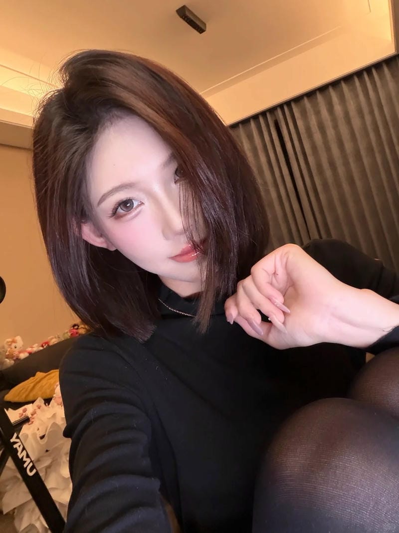 ảnh hot girl tóc ngắn 17