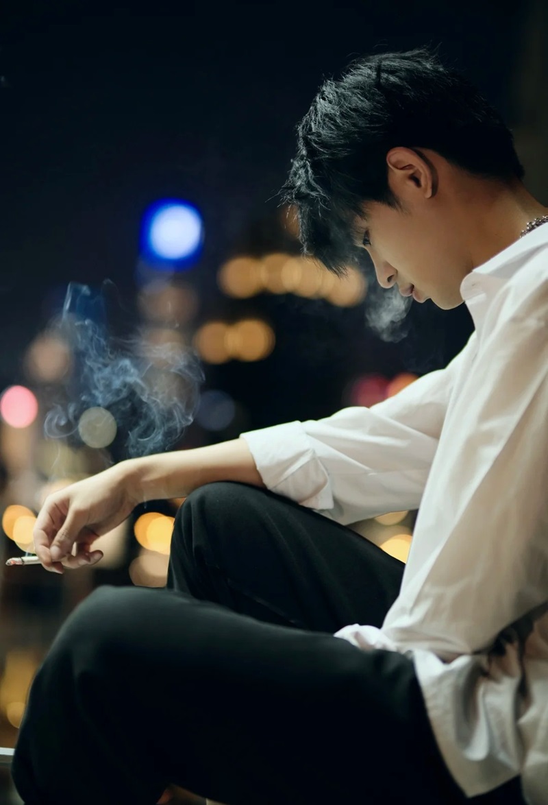 ảnh hút thuốc buồn 11