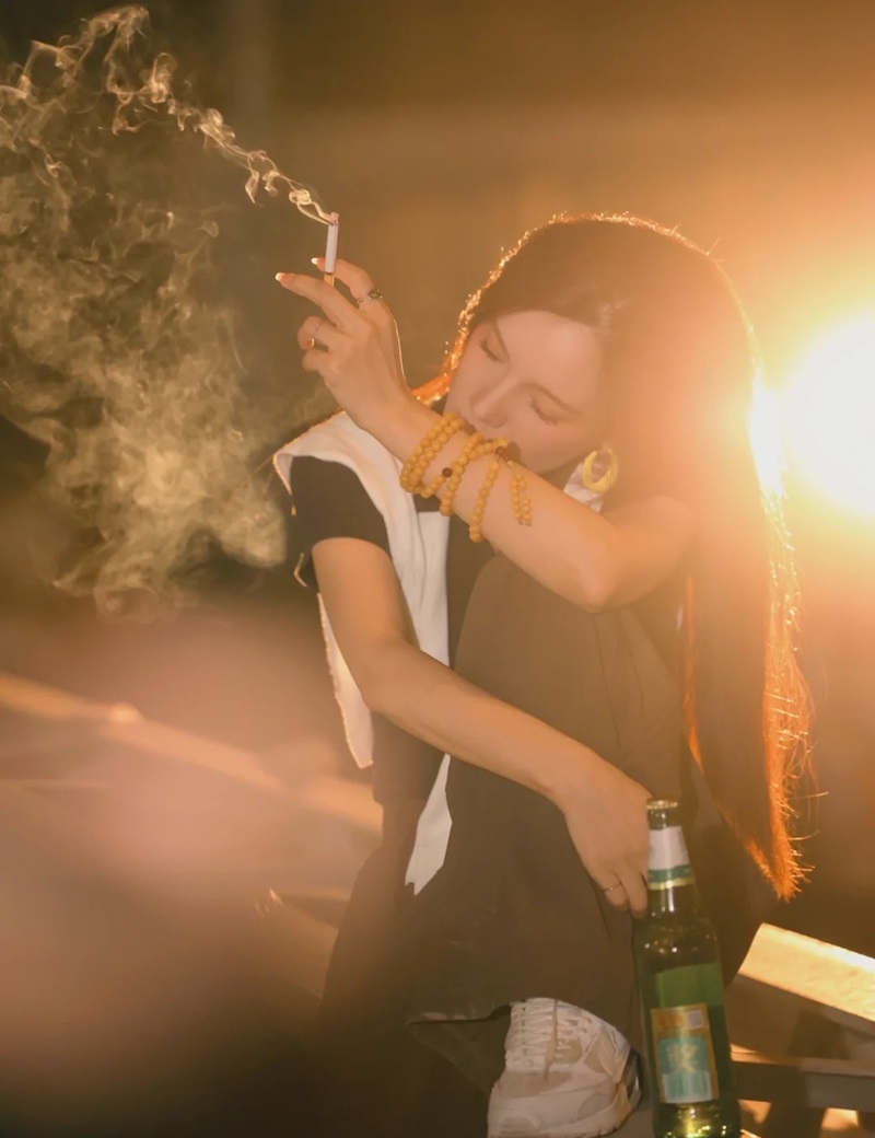 ảnh hút thuốc buồn 2