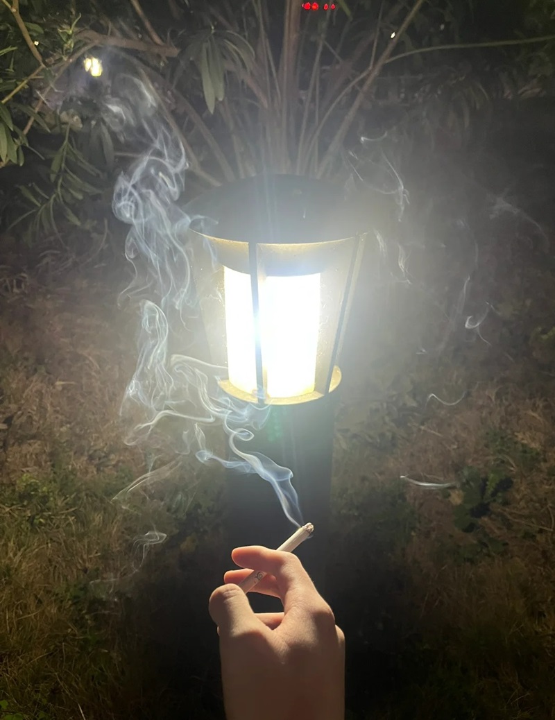 ảnh hút thuốc buồn 20