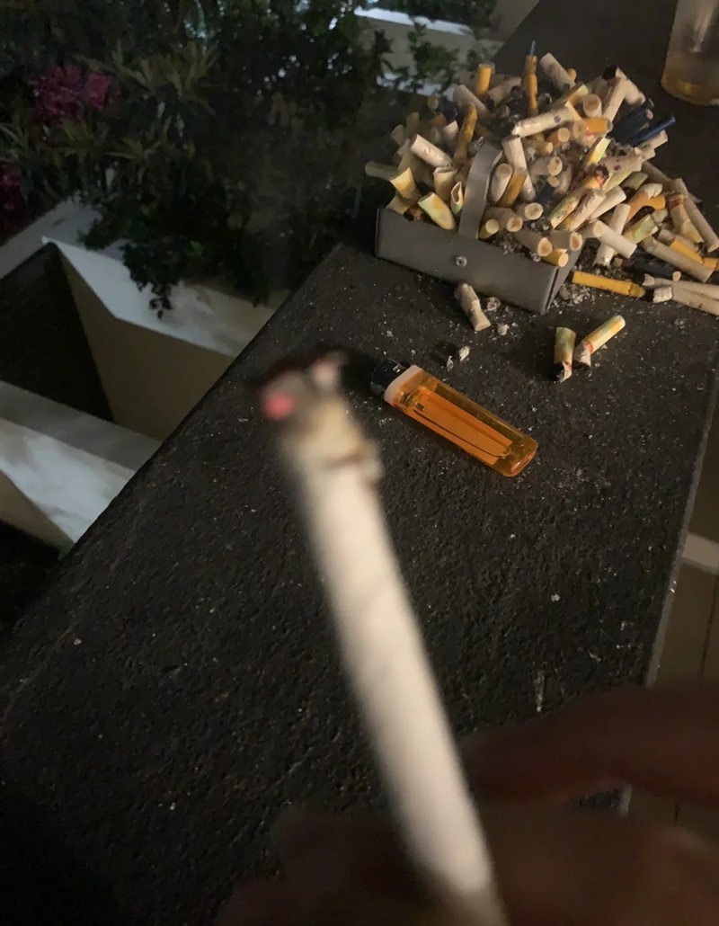 ảnh hút thuốc buồn 21