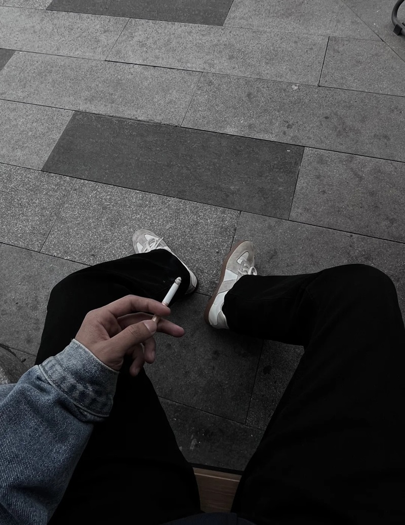 ảnh hút thuốc buồn 24