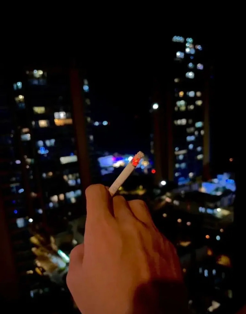 ảnh hút thuốc buồn 25