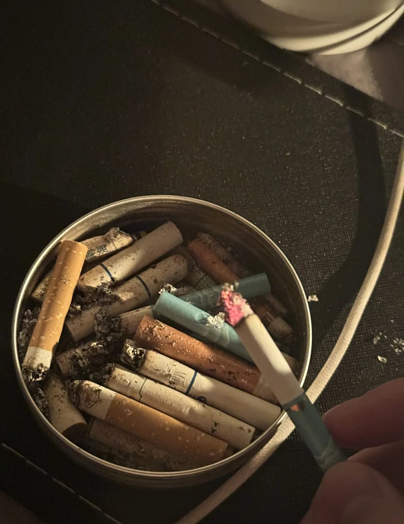 ảnh hút thuốc buồn 27