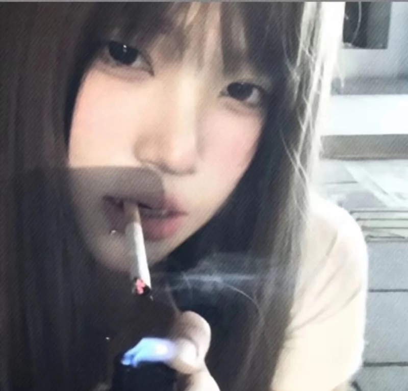 ảnh hút thuốc buồn 3