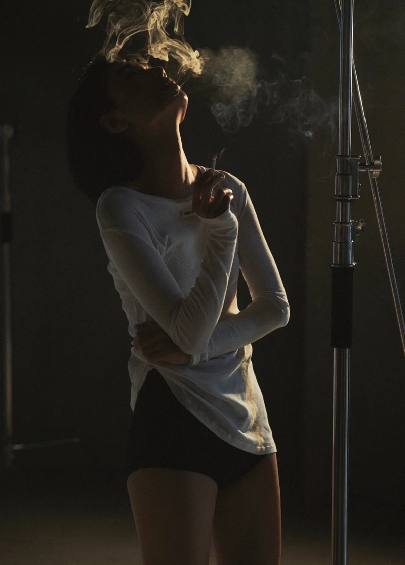 ảnh hút thuốc buồn 35