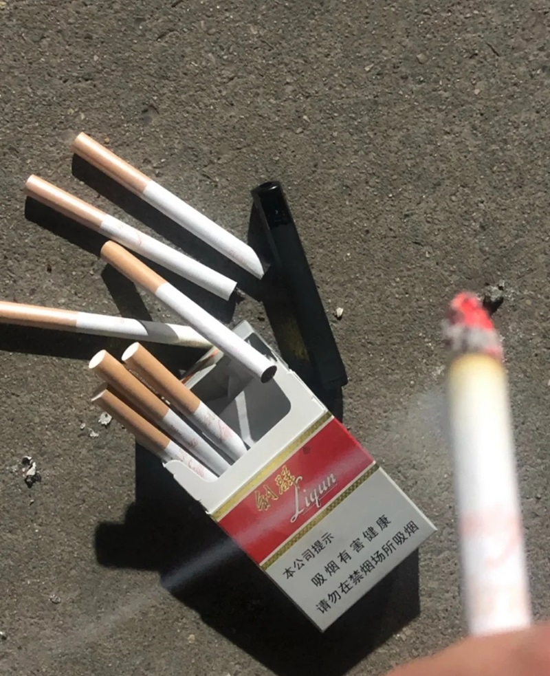 ảnh hút thuốc buồn 5