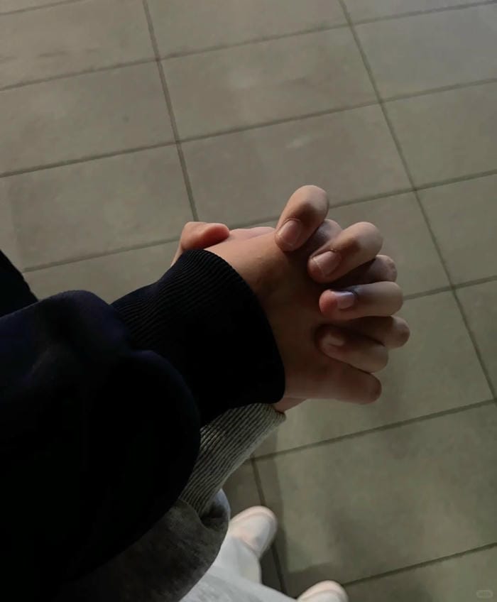 ảnh nắm tay người yêu 18